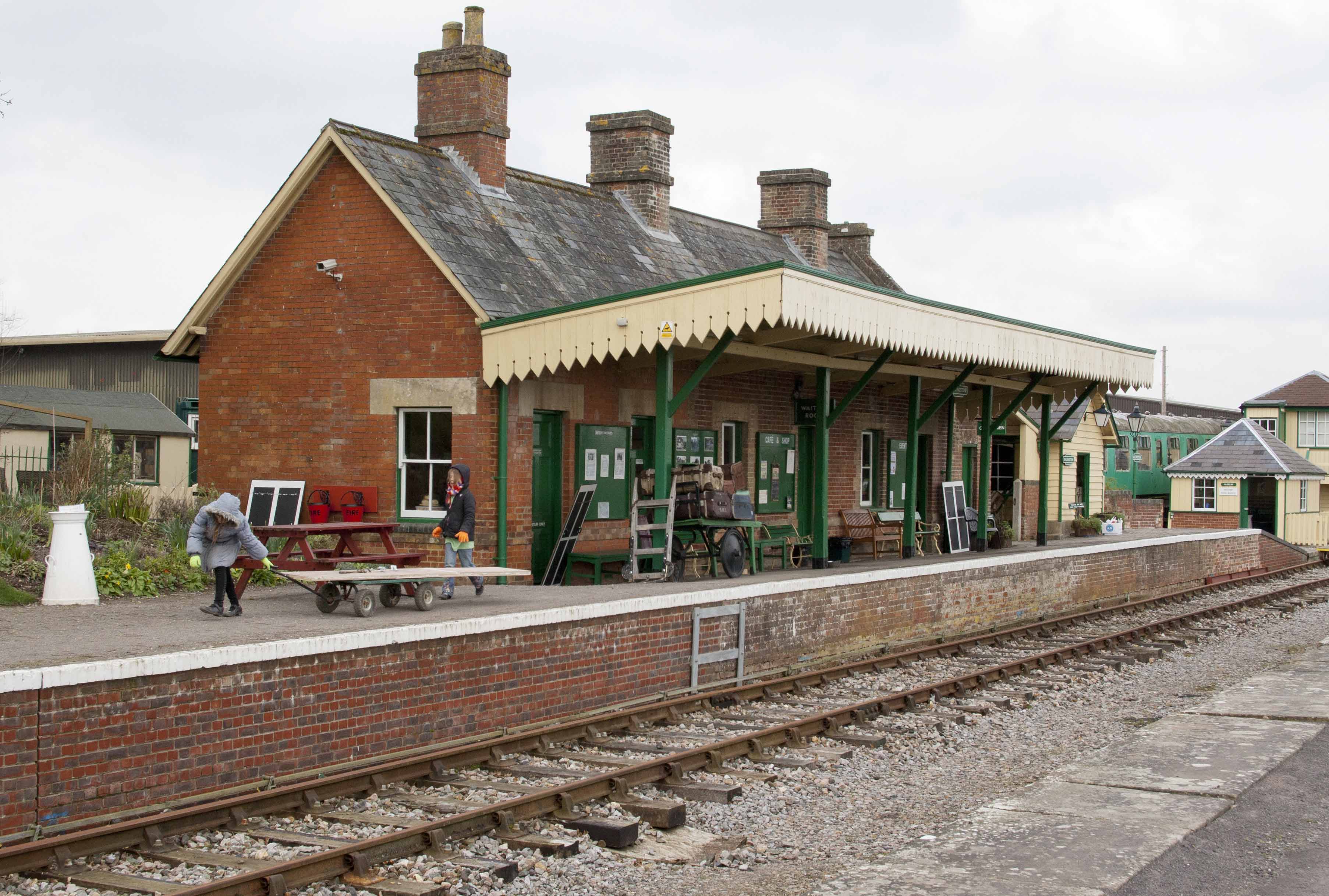 Shillingstone Station